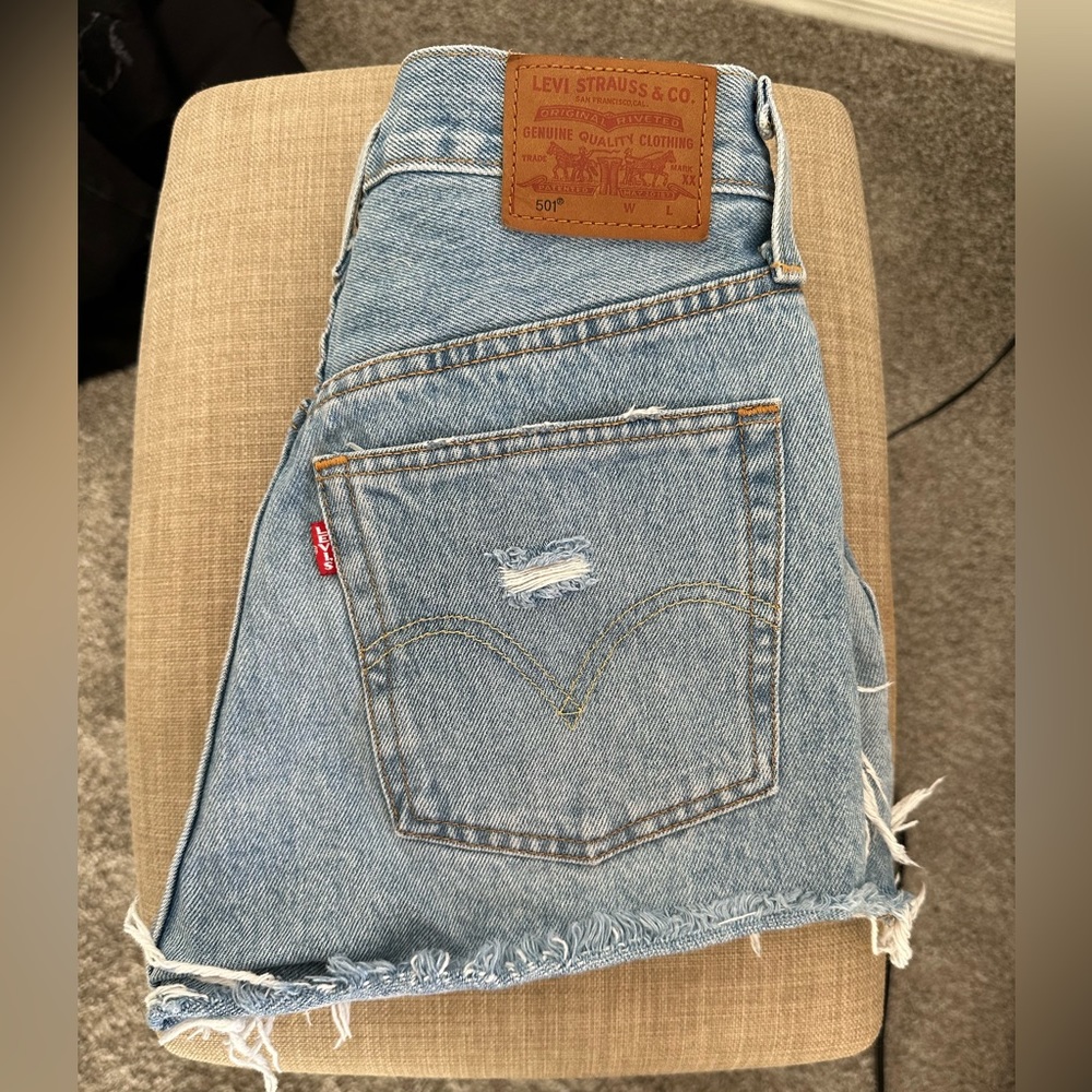 Cheeky Levi’s High Rise Shorts - Picture 3 of 5